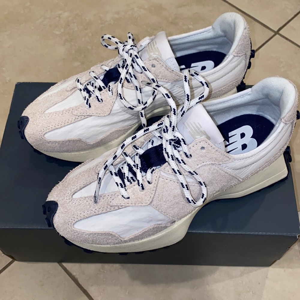 <SOLD> New Balance 327 Moonbeam White Navy (purchased from Bandier)